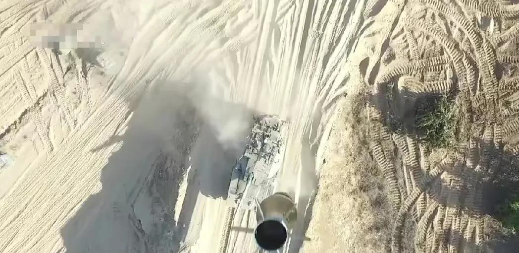 哈马斯炸毁以色列最先进的主战坦克！2023年10月21日，哈马斯的一架无人机在以