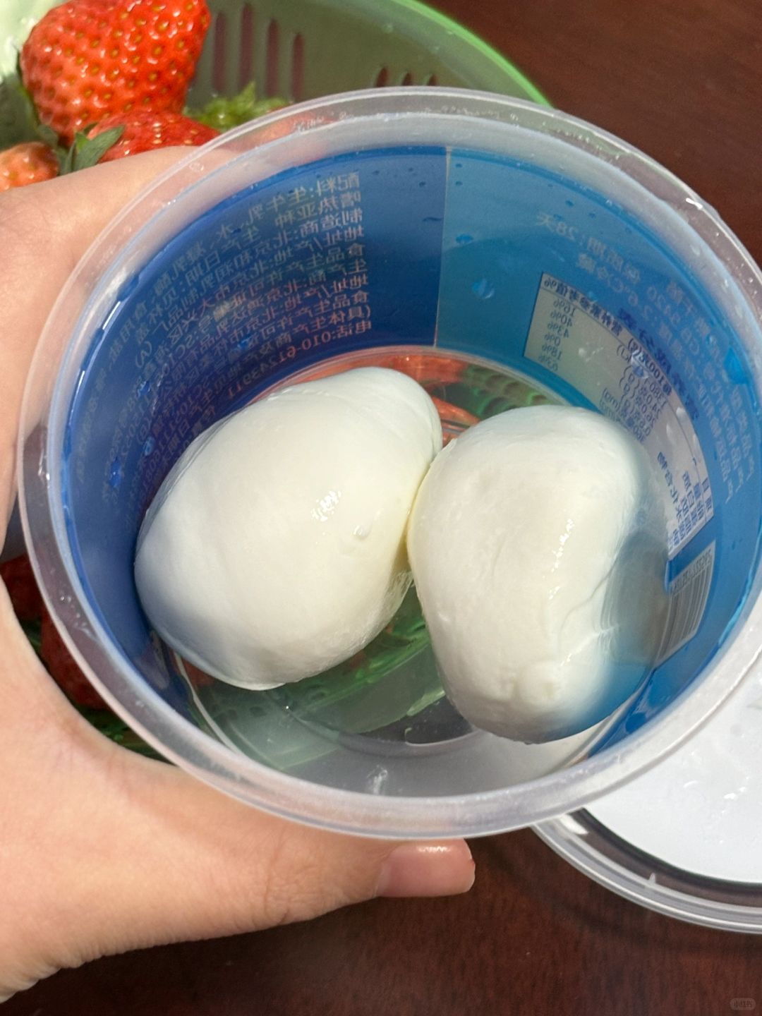 中国胃吃不了白人饭
马苏里拉奶酪老早想尝试一下了
配着草莓🍓吃的怎么说呢
干吃
