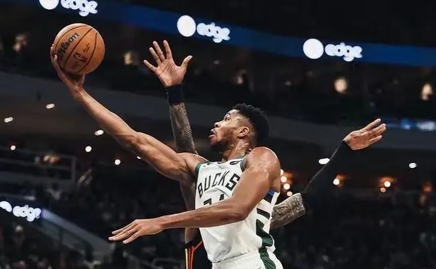 现役9大MVP球星单场最高得分如下：
2届MVP——字母哥（最高64分）
2届M