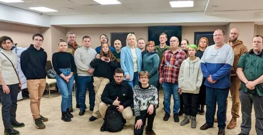 此前宣布参加总统选举的俄罗斯女政治家被警方拘留。

不久前宣布决定参加2024年