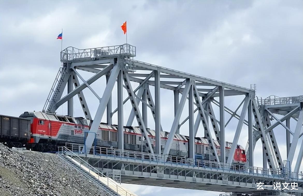 中俄跨境大桥才通车几个月, 俄罗斯的牢骚就来了, 早听劝早解决了