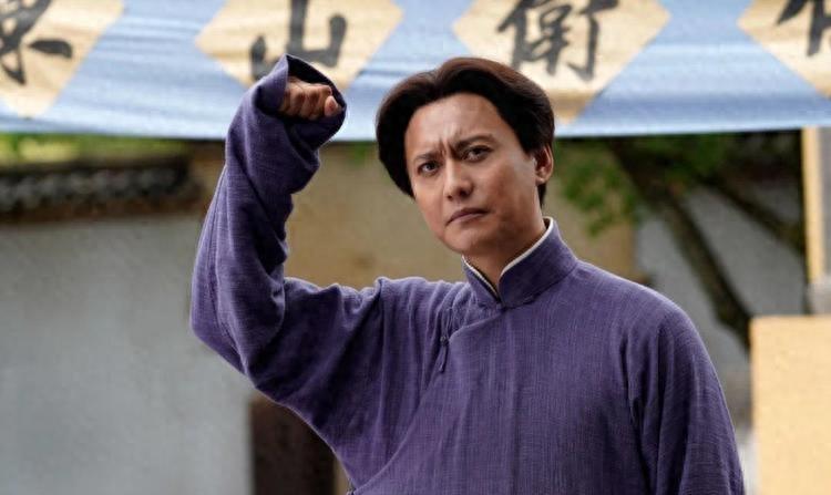 醒醒吧!没巨人气质就别硬演周总理了，你是当观众瞎吗