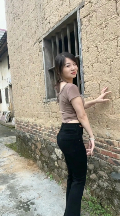 你是否观察到这样一个现象：在农村，农民娶的妻子往往是同村的；在政府机构工作的人，
