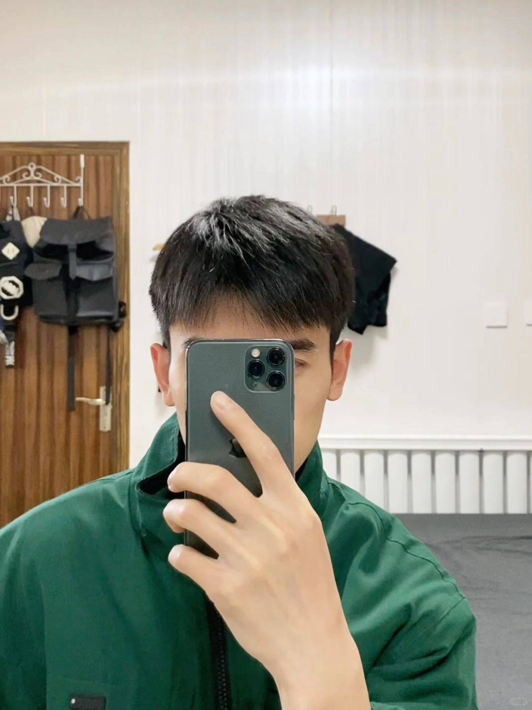 学会夹板之前VS学会夹板之后
#男士发型
 没被烫过就代表没学会