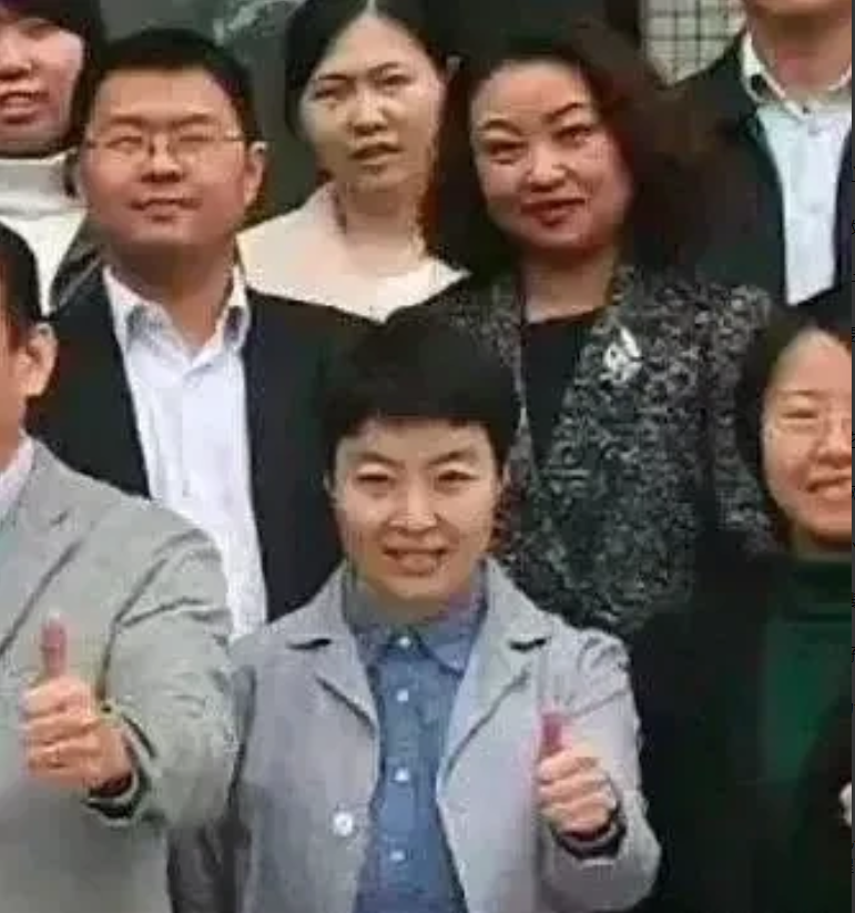 一个人改名的时候能把“姓”也改了，绝对是个狠人。朱令的三个舍友中就有两人这么做了