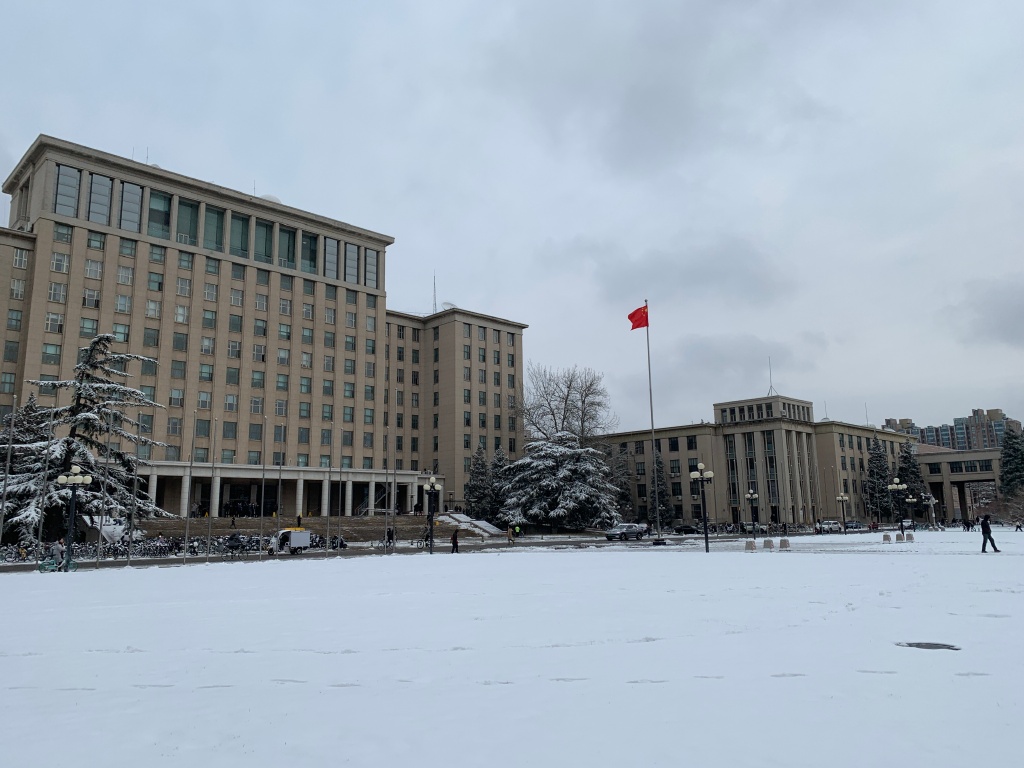 北京下雪了，校园部分雪景