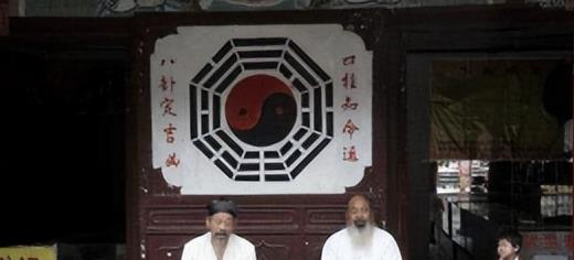 
2009年，韩国人在武当山游玩后公开指责武当山盗用韩国国旗，并高呼要“全部申遗