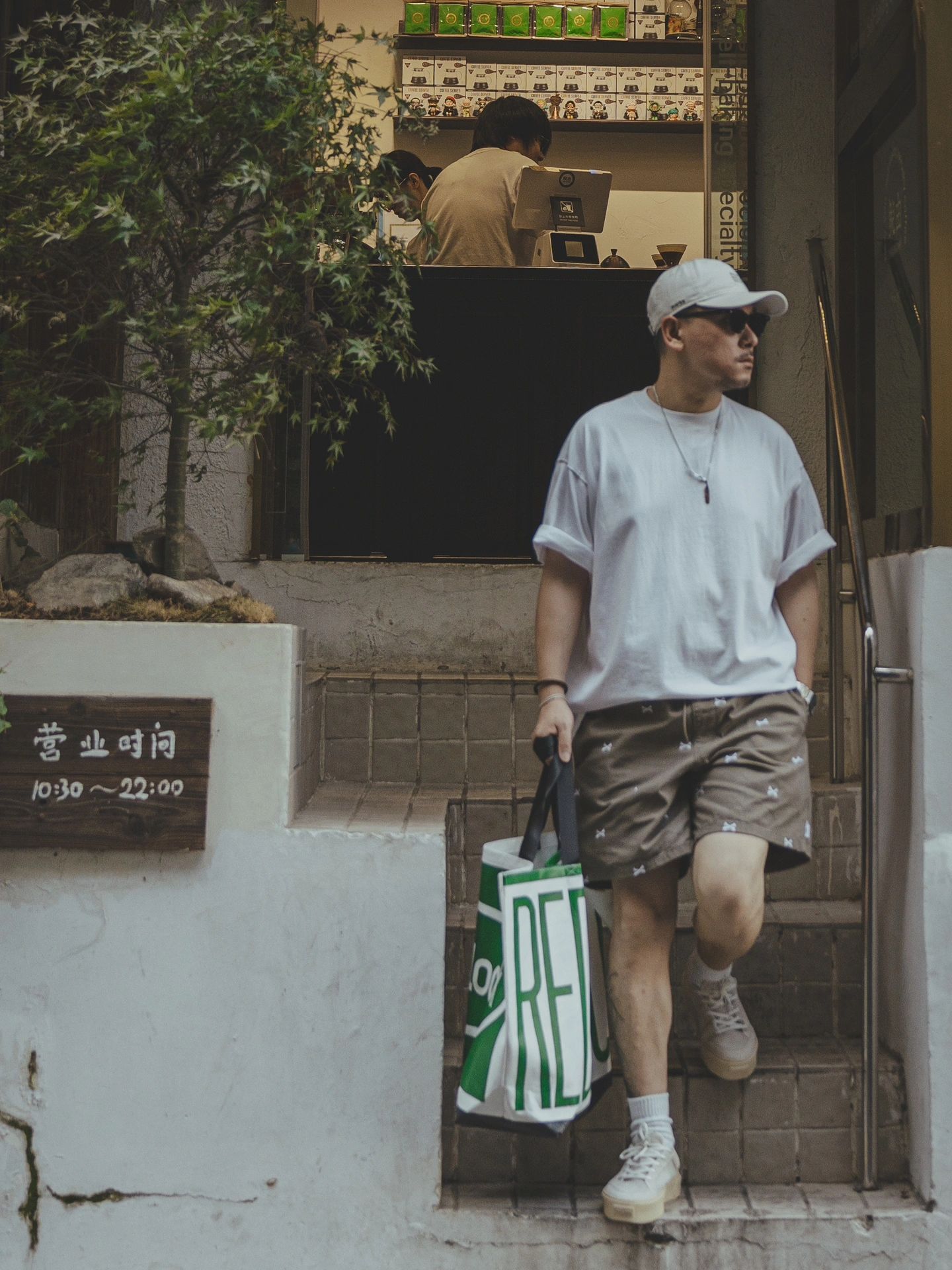 大叔和一个包的搭配