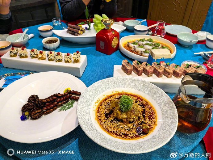 和汽车大v聚个会。