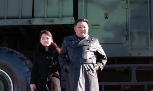 金正恩称朝鲜一旦受到挑衅将毫不犹豫地发动核攻击。 ​​​
