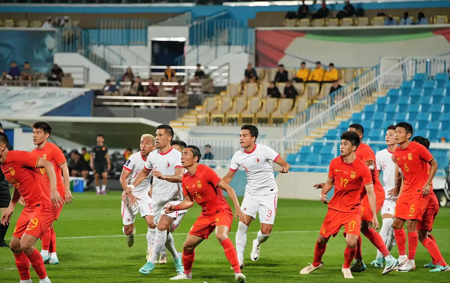 国足1:2中国香港，赛后我竟然发现了3个神奇的现象

1、首先，本场首发门将竟然