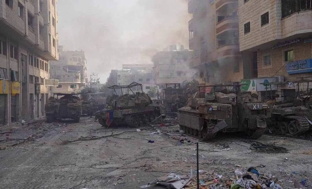 加沙希法医院外的景象。
