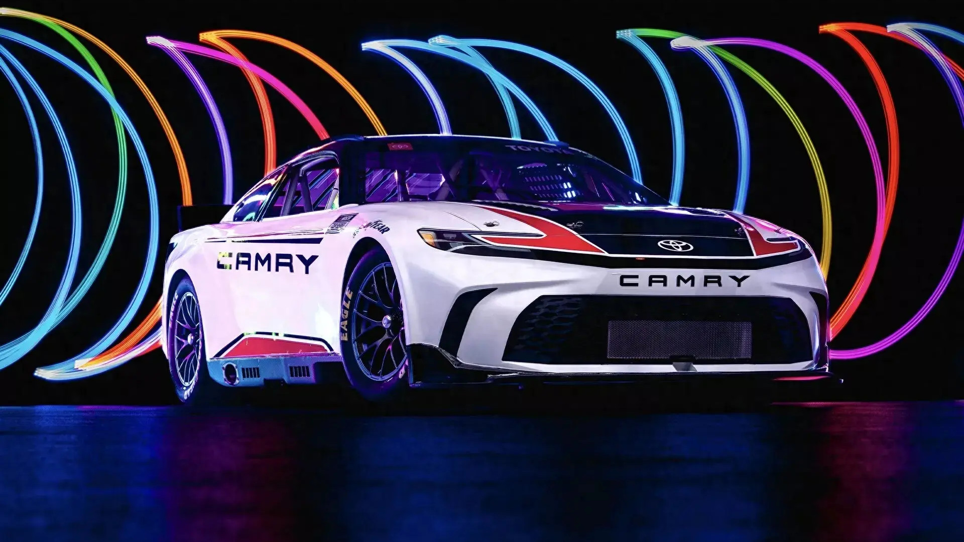 赛道版 2024 Toyota Camry 正式发布，搭载 5.9L V8 自吸引擎！