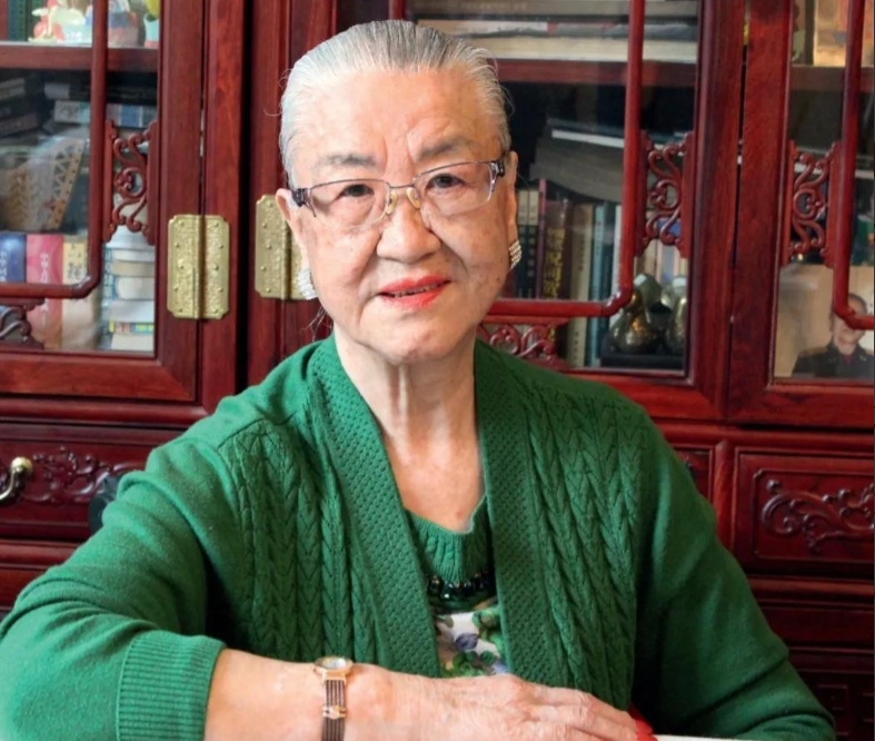 三年后我要是没死在美国，我就横着走！曾经国防部长耿飚的女儿耿莹，资产却突然全部被