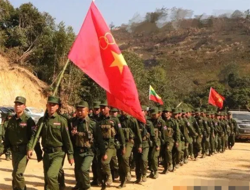 “同志们，受党和人民重托！军委命令，坚决维护人民利益和生命财产安全，严厉打击违法