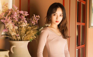 送花女逆袭只为报复京圈太子爷的羞辱，薛姓当红小花被迫放弃加入豪门！