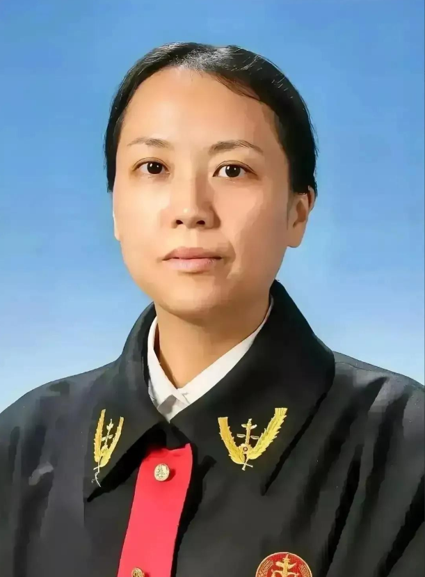 法官陈海仪最近却在管辖交通部事务，这究竟是怎么一回事呢？有人自称物理界的泰山北斗