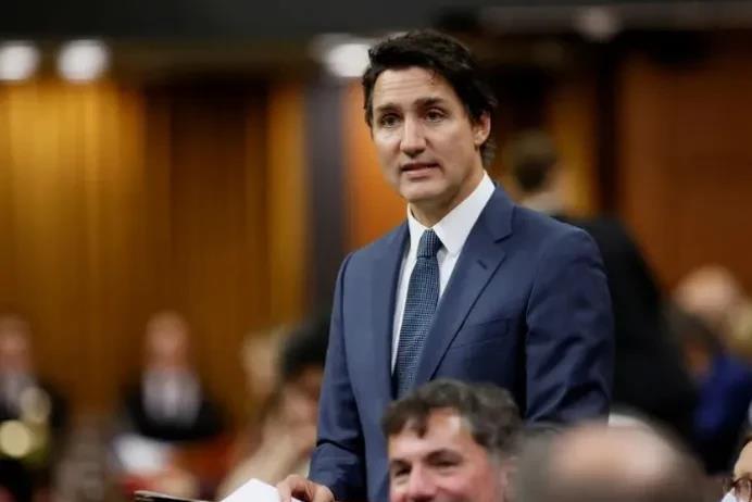 “你真可耻”！加拿大总理用餐时被包围。可耻的不只是加拿大总理，还有美国的一帮小弟