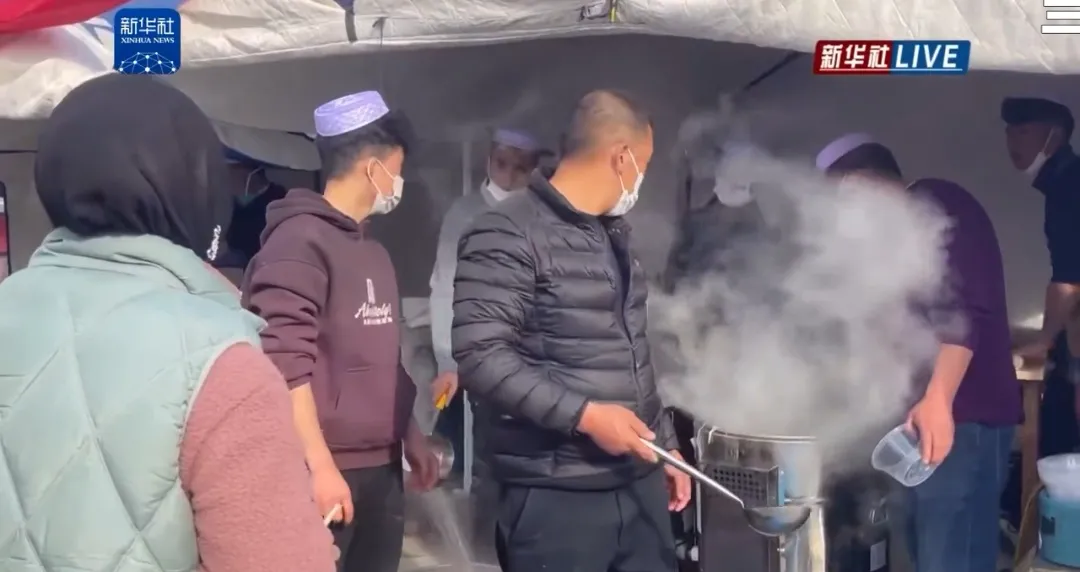 兰州拉面馆老板带2万碗食材，半夜零辰二点把六个店的食材，关掉四个店和16位师傅赶