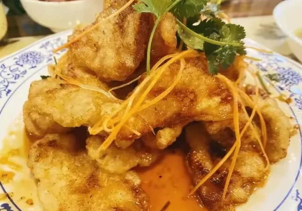 68块钱13块锅包肉，黑不黑，算个账！！
目前市场上猪里脊大约12元左右一斤，一