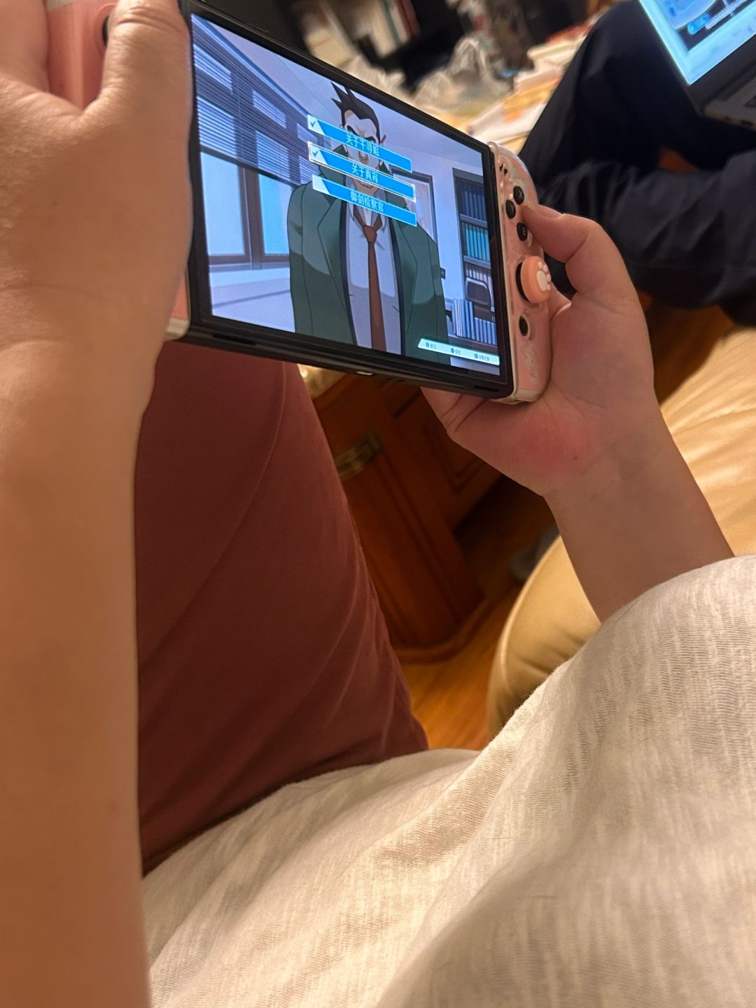 妈妈也爱玩逆转
我妈：你在玩啥，看着好好玩，给我玩！然后逐渐入迷#switch
