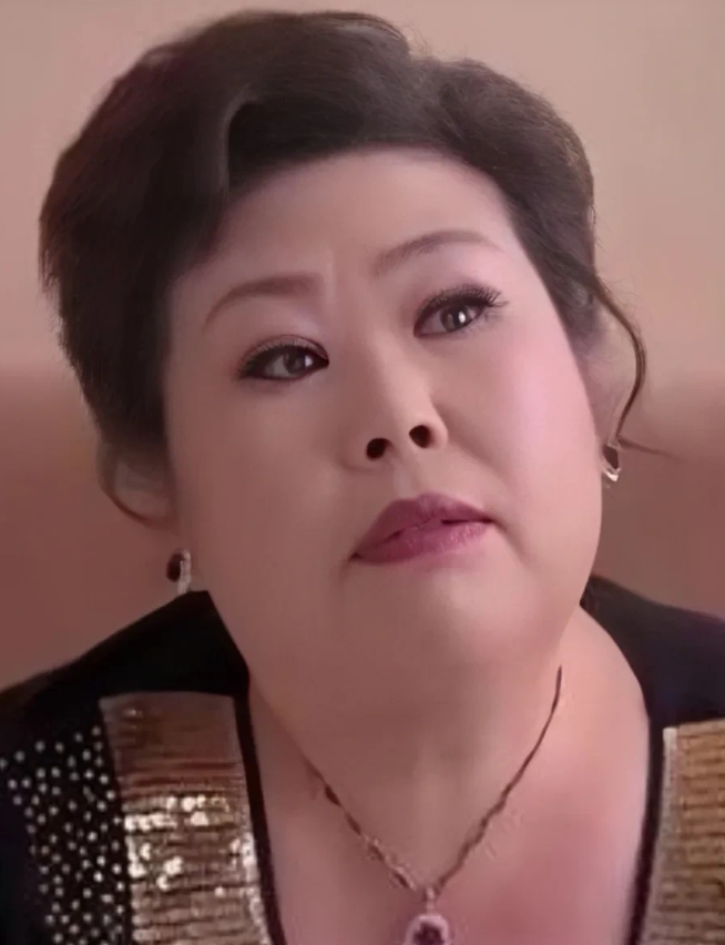 假如有一天，一个陌生异性走到你面前，悄悄的表示:每月给你5万包养你，随叫随到，估