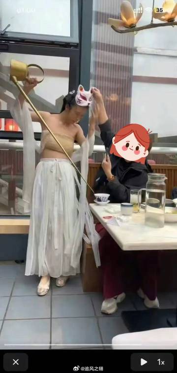 有人出门没带素质