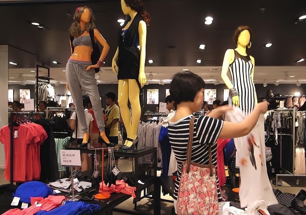 为何日本实体店能抵住“电商冲击”，中国却不行？背后原因太现实
日本的实体商店之所