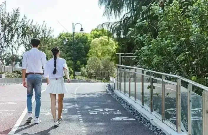 安徽合肥，一女子婚内与别的男人发生关系，并怀孕。丈夫得知此事后，向其提出离婚。女