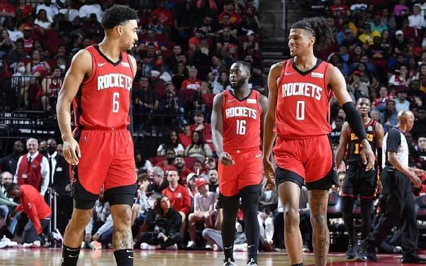 莫兰特绝杀！随着灰熊115比113险胜鹈鹕，不得不承认三个事实。
1.莫兰特不仅