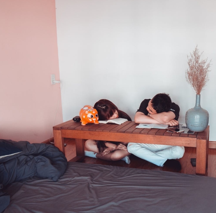 山东泰安一女子，怀孕7个月时和情人去开房，结果在亲热时发生意外。情人将她送到医院