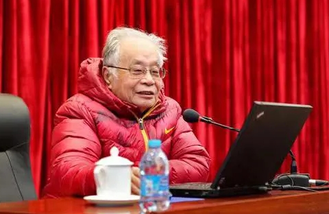 令人震惊！何祚庥院士再谈中医！
著名物理学家，何祚庥院士昨日再发文探讨中医能否发