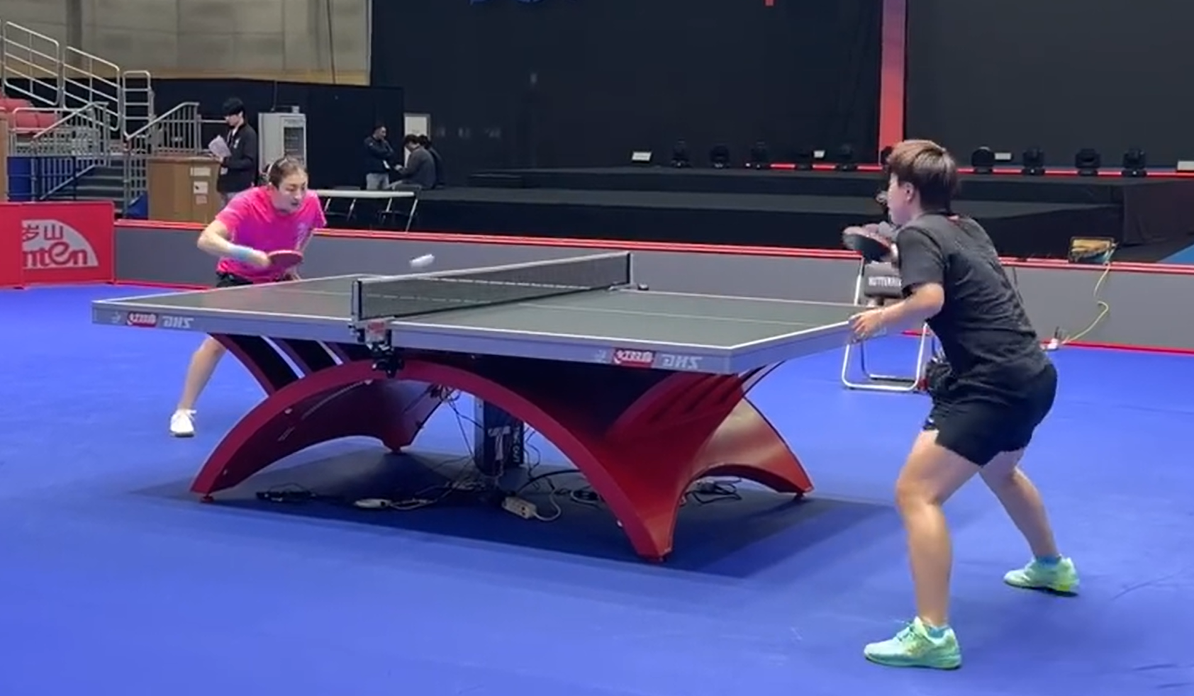 国乒适应场地！陈梦王艺迪对练，马龙樊振东拧拉，王楚钦神仙球
釜山团体世乒赛临近，