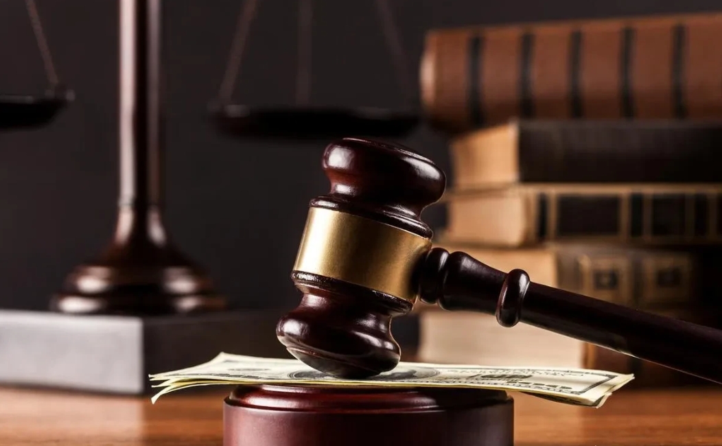 陕西西安，一男子工作时认识了一女主持人随后男子邀约女主持人主持一场活动，当晚男子