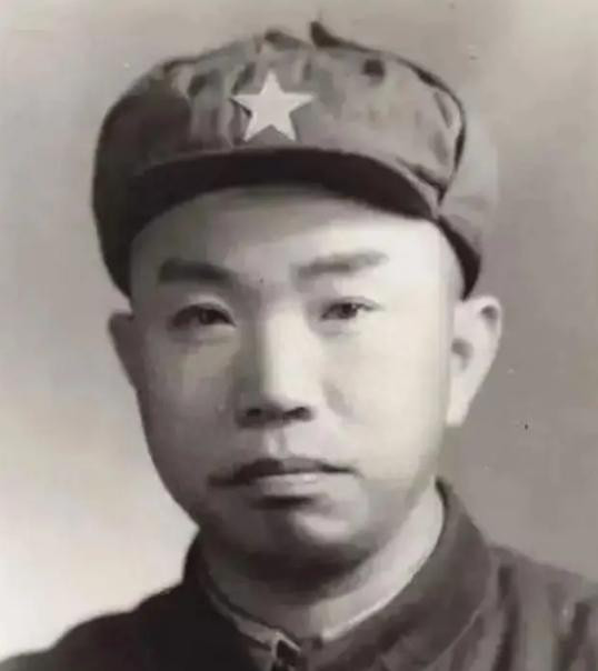 51年王树声回湖北，逢人就打听一大娘下落，见面当场号啕跪拜：娘