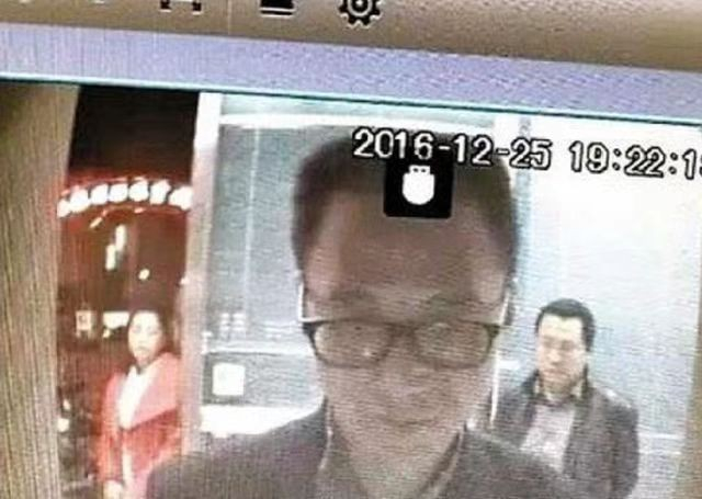 1995年，广东一高干子弟杀死银行运钞员，劫走1500万现金，此后他隐姓埋名21