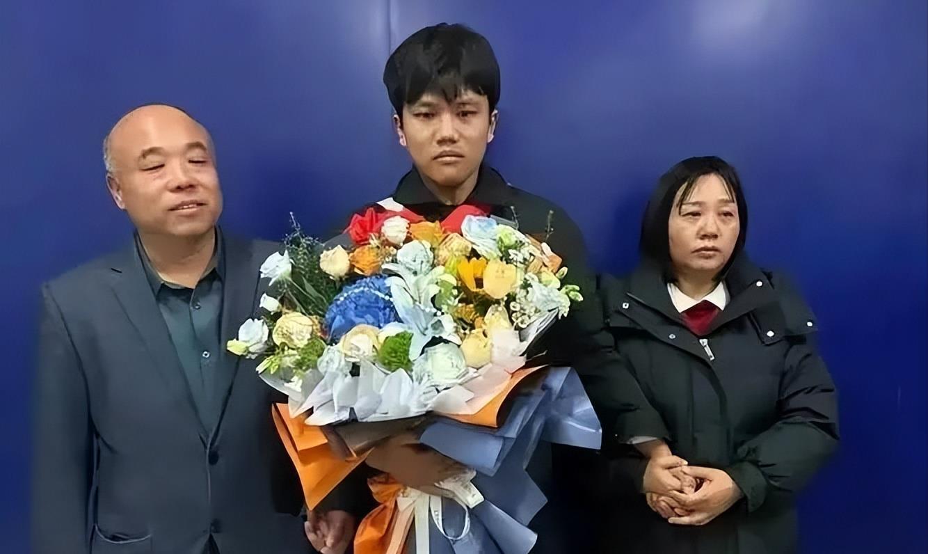 
矛盾来了！解克峰首次和儿子意见不同，两人互不退让冲突早晚爆发。解清帅认亲成功以