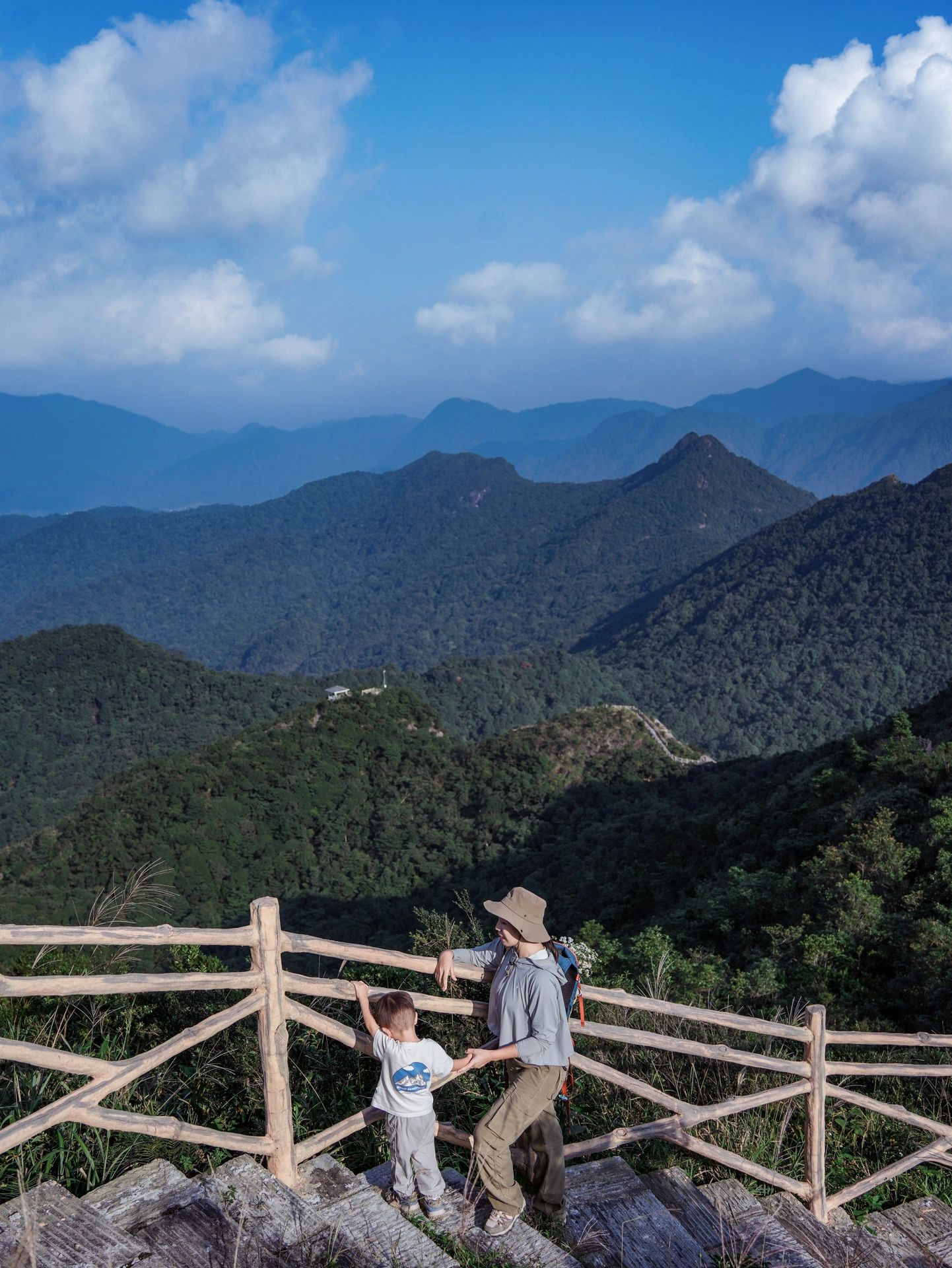 广州从化国庆徒步3km，山顶风景很值