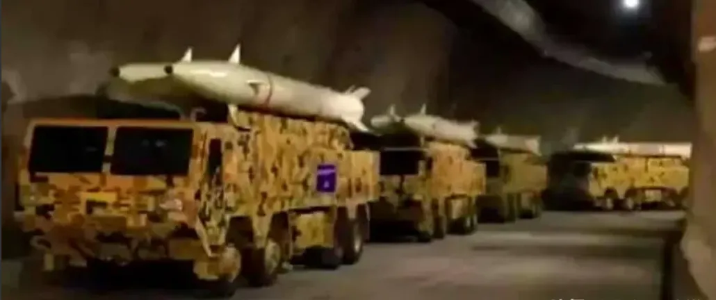 爆炸性新闻：可怜的以色列又遭大规模导弹袭击了，这次导弹还是四面八方来的，简直是让