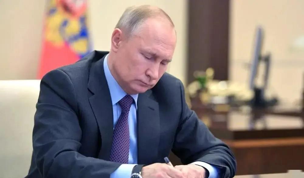 普京总统最近把美国盯上了，直指他们是巴以冲突的“幕后黑手”。他说俄罗斯对巴勒斯坦