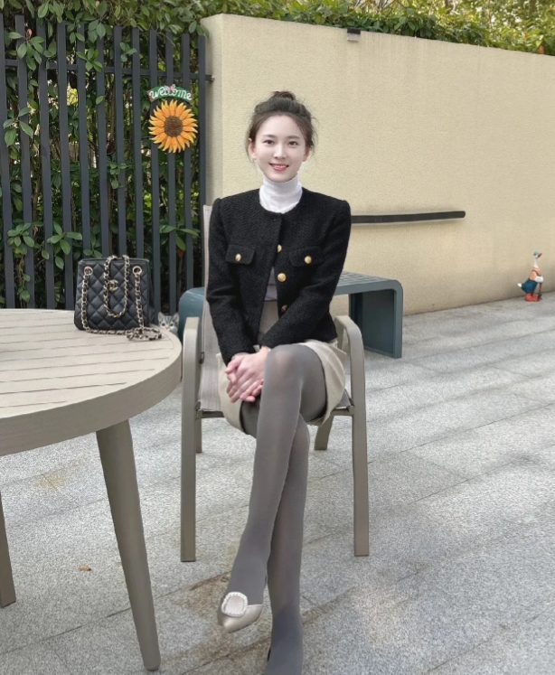 我是85年的大龄剩女，38岁，未婚，我一直守身如玉，不敢找男朋友。

下个月就要