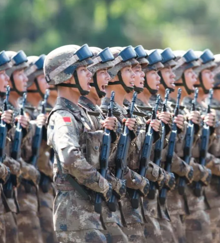 这两天大家在网上针对把“为人民服务”改成“以人民为中心”的话题讨论激烈
我突然想