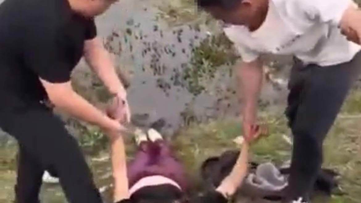 男子连救轻生女子两次溺亡，疑当地人透露！上月救这女的也死一个