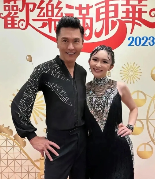 不熟他真不知道他俩是父女…61岁的他这几年很少拍戏了 ​​​