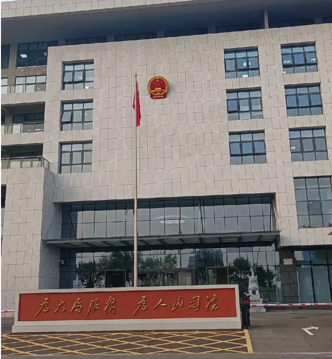 始乱终弃！政府机关改变“为人民服务”牌匾，背离老百姓愿望

政府机关入口处的牌匾