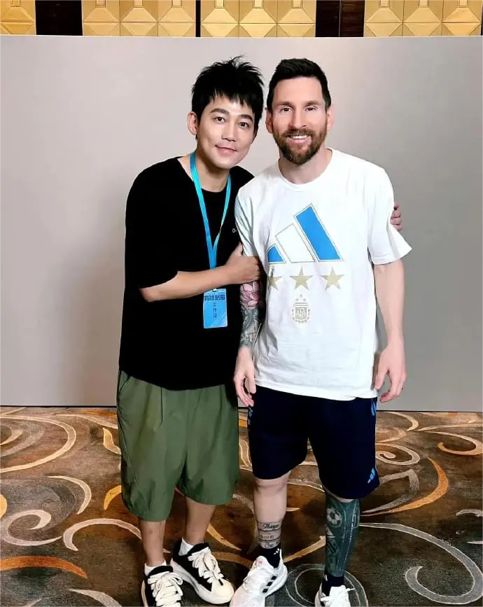 梅西的身高是169，而苏醒的百科显示175，究竟谁在说谎？ ​