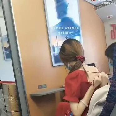 好想帮帮她，看得我急死了！