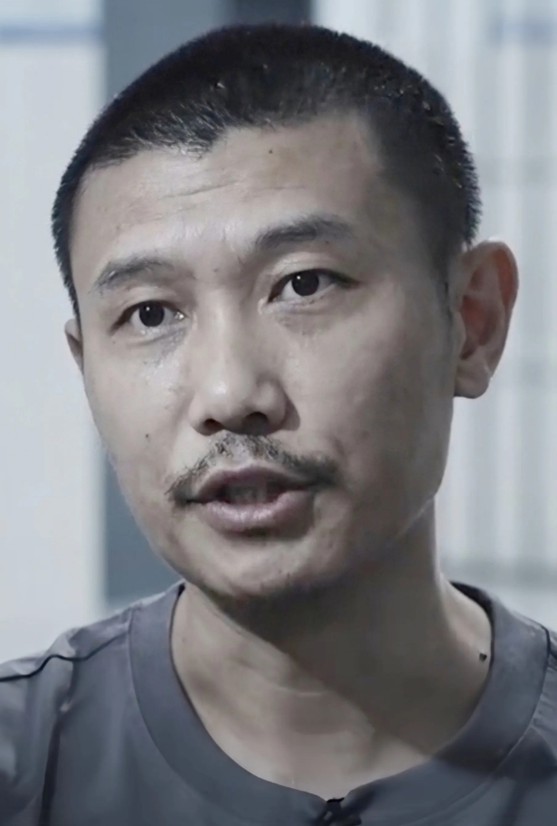 足球圈“相声演员”黎斐，在审讯环节居然现场发挥，他的表演愣是让提审的工作人员，差