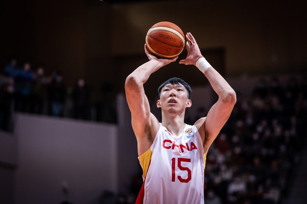 今晚，CBA赛场上迎来一场焦点大战，广东宏远将迎战四川男篮。对于球迷们来说，这无
