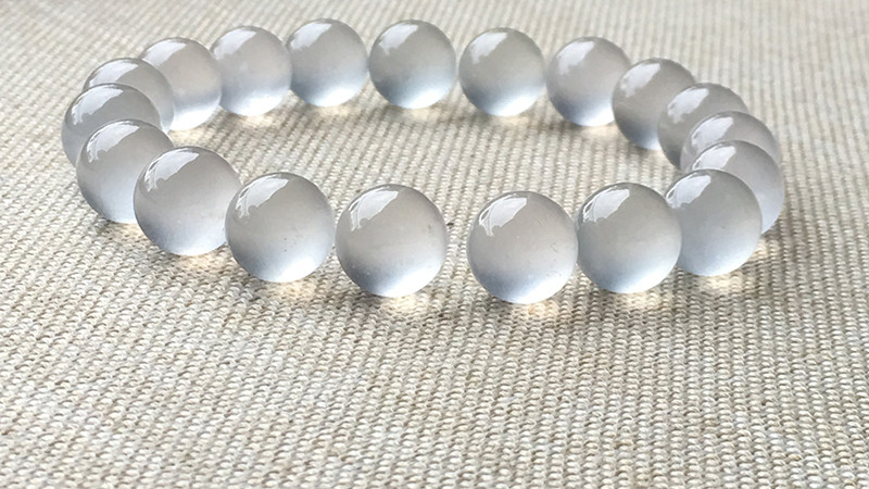 美玉，为何如此沉寂又灵动？